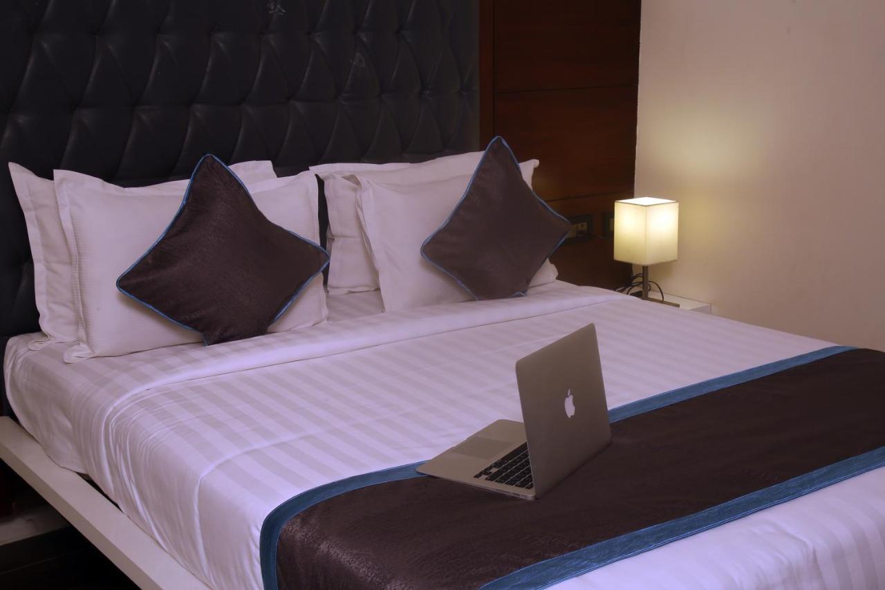 Park Signature Hotels - Royal Benza Vijayawada Exterior photo