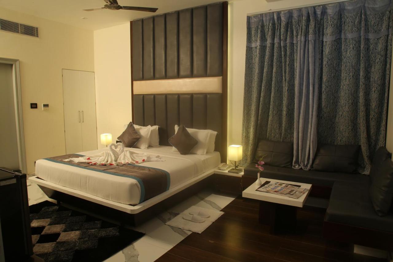Park Signature Hotels - Royal Benza Vijayawada Exterior photo