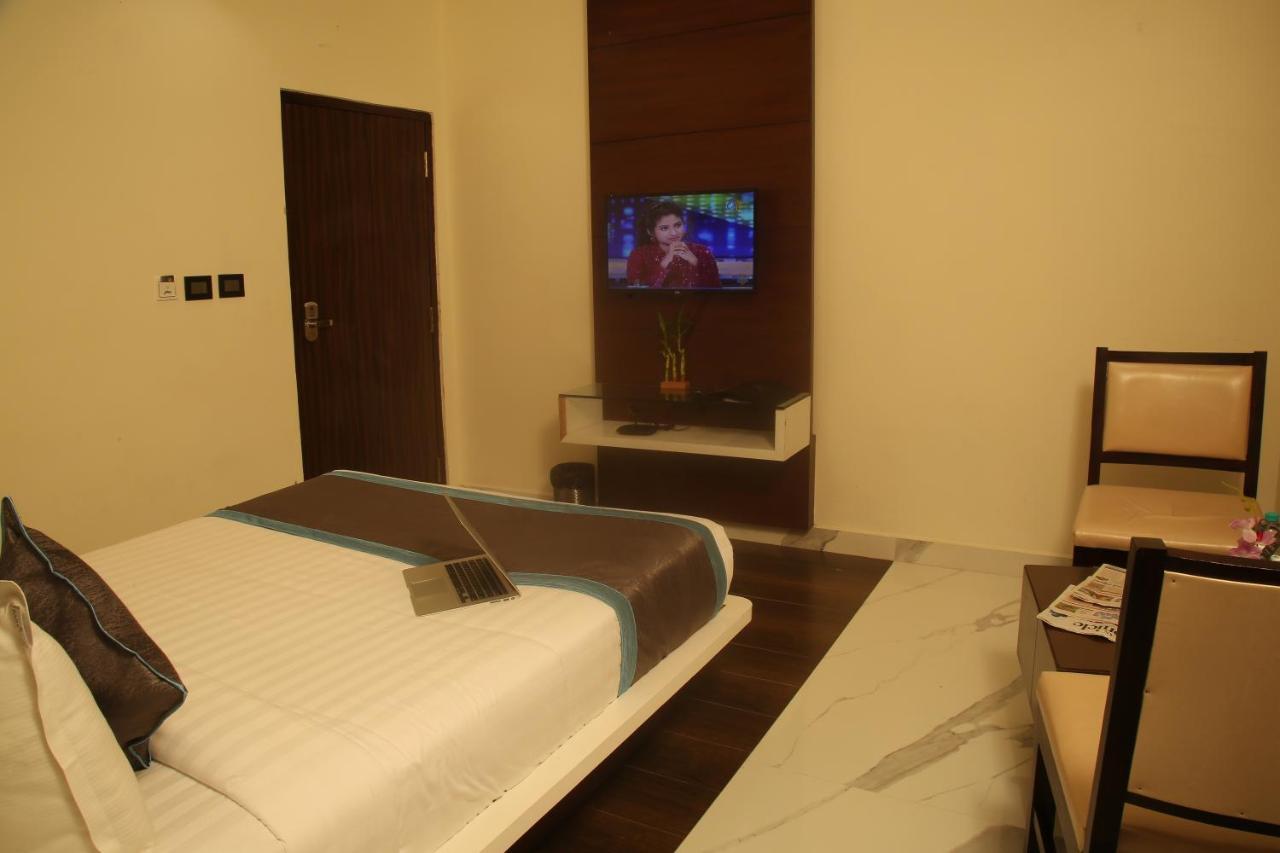 Park Signature Hotels - Royal Benza Vijayawada Exterior photo