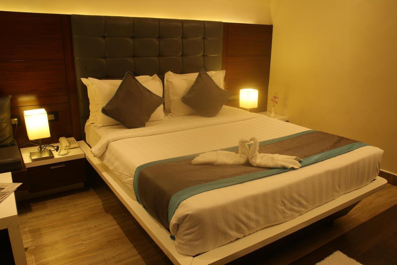 Park Signature Hotels - Royal Benza Vijayawada Exterior photo