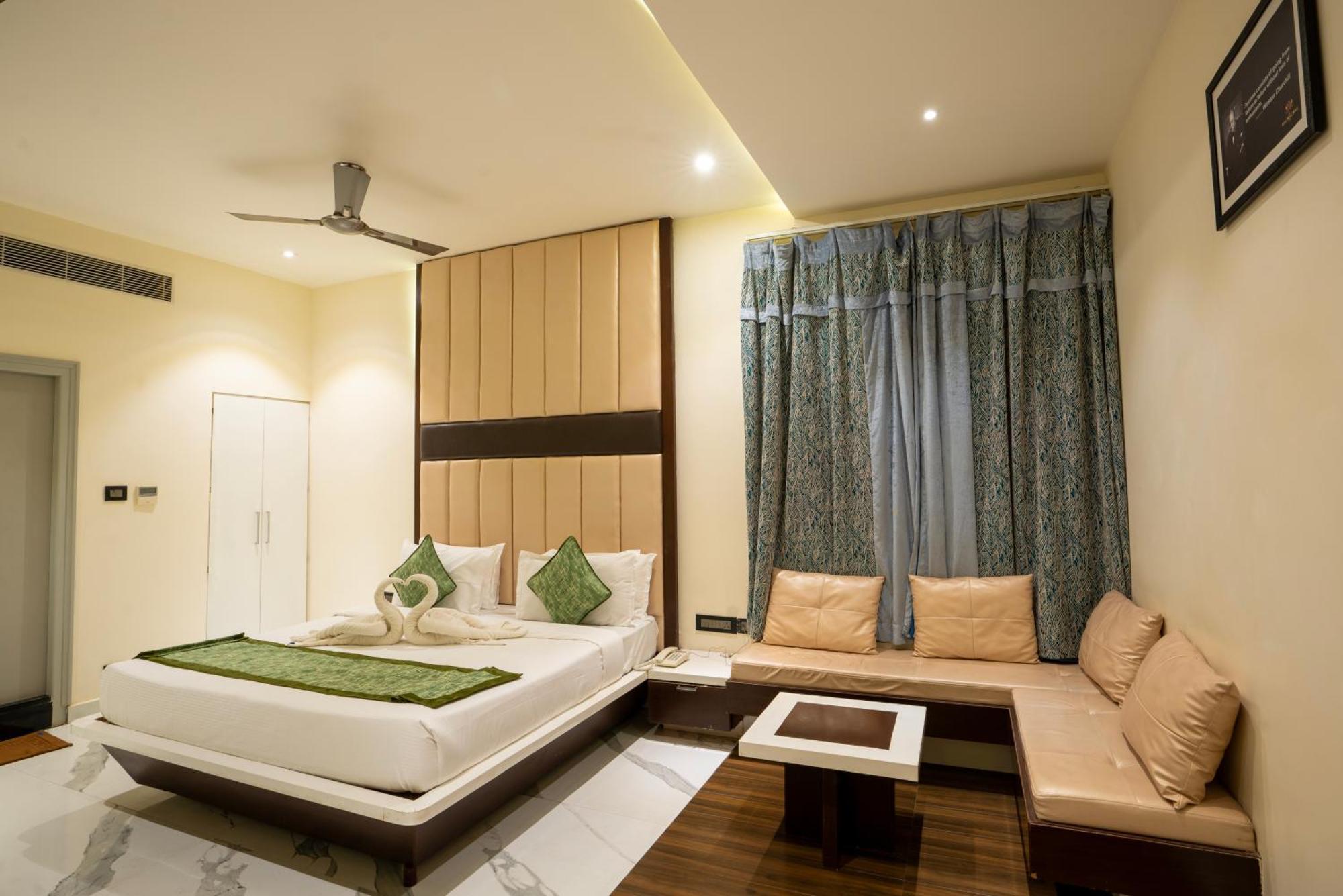 Park Signature Hotels - Royal Benza Vijayawada Exterior photo